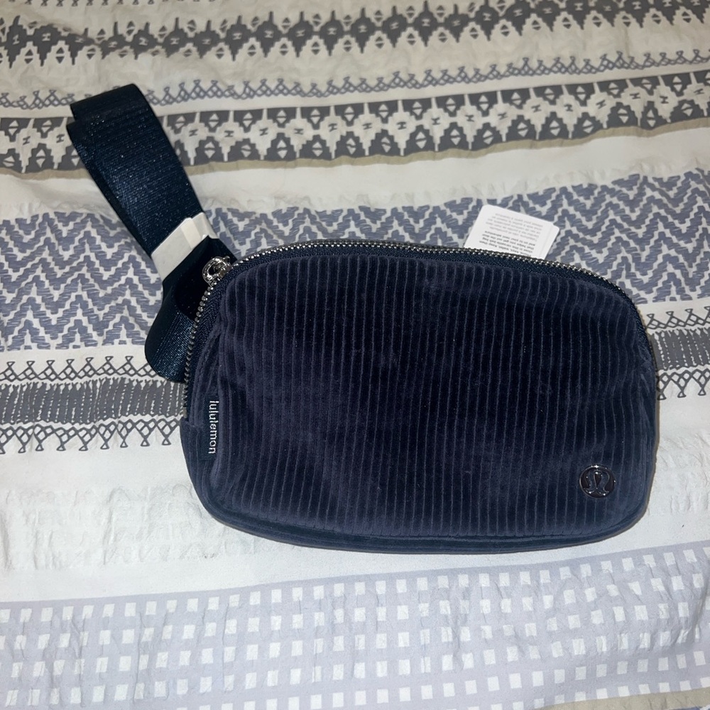 NWT Navy Lululemon‎ corduroy belt bag 1L